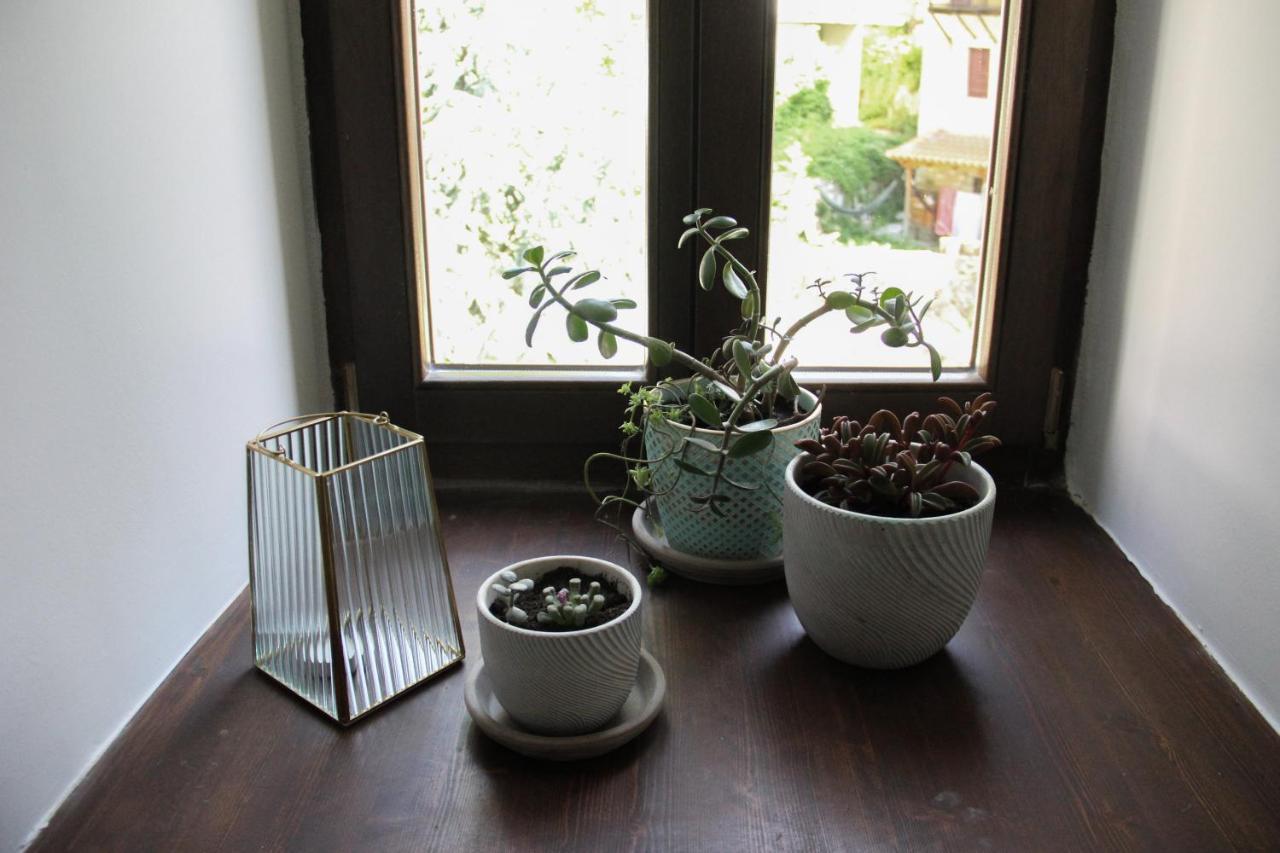 Tsarbou Guesthouse Стемница Екстериор снимка