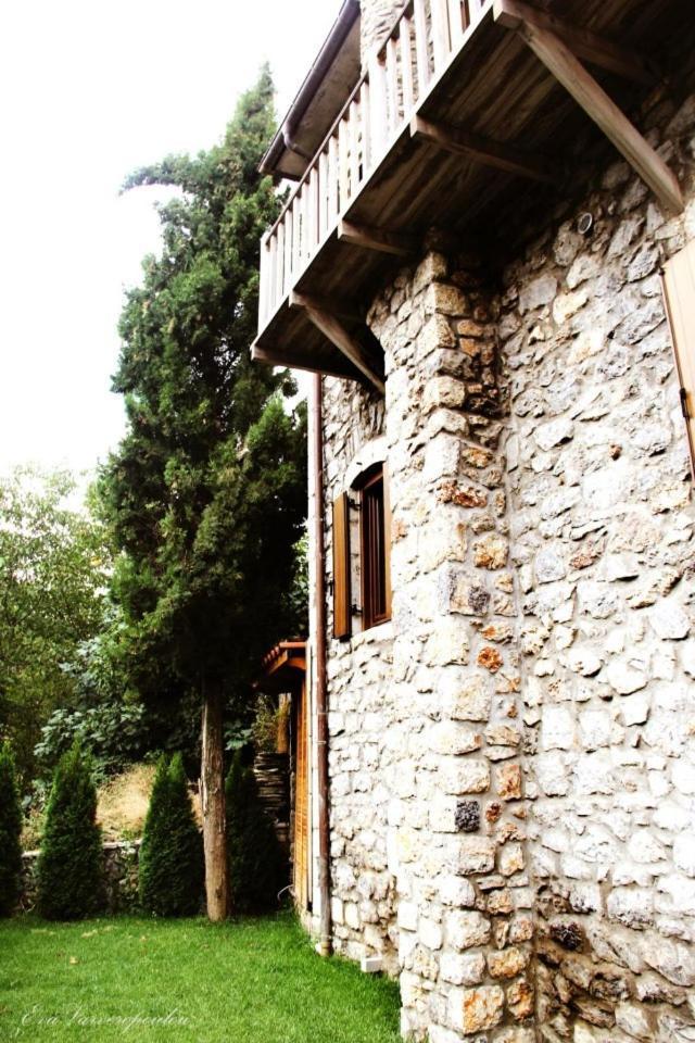 Tsarbou Guesthouse Стемница Екстериор снимка